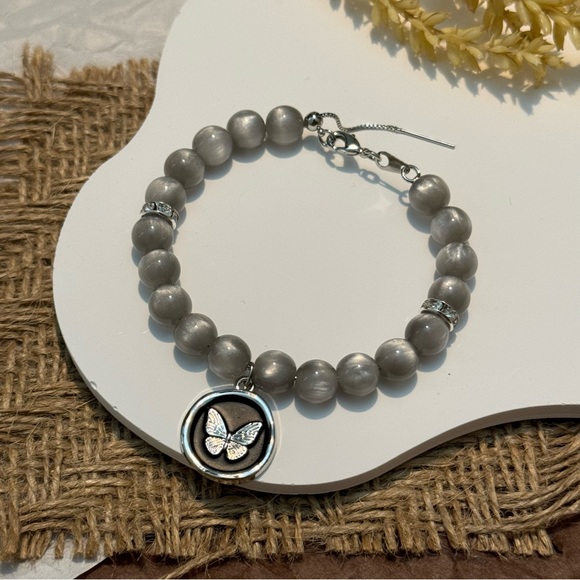 Cat’s eye glossy beads bracelet with butterfly disc pendant - Picture 1 of 5